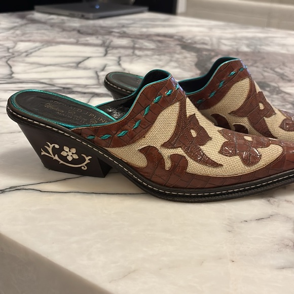 Donald J Pliner Mules - Picture 2 of 3